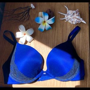 Fabulous by Victoria Secret 34D plunge